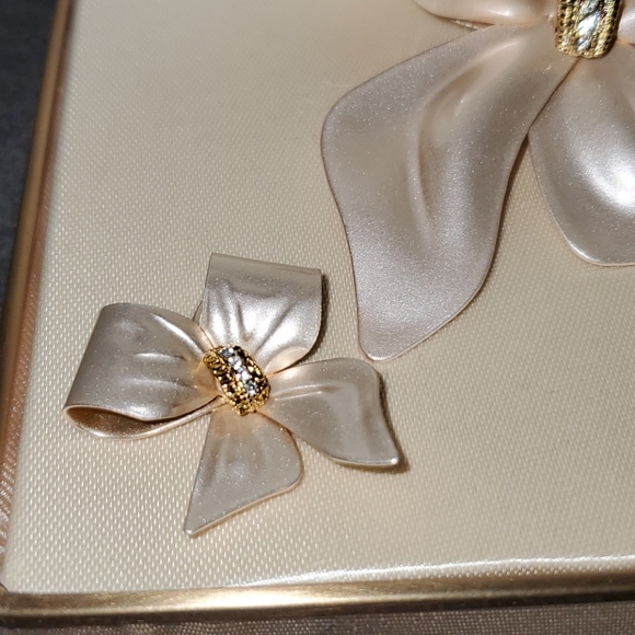 Sale Vintage Investments Bow Pin & Earrings Set - Picture 10 of 13